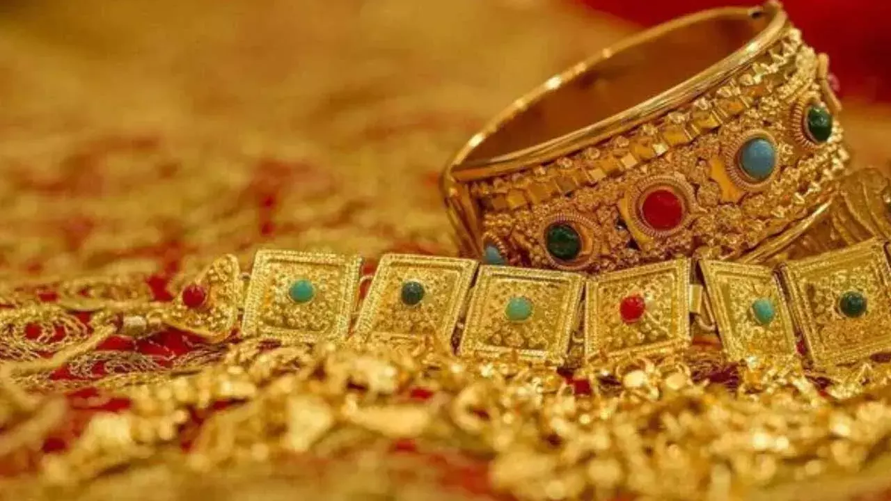 Gold Prices : రూ.లక్ష దాటిన తులం బంగారం Gold Prices : రూ.లక్ష దాటిన తులం బంగారం