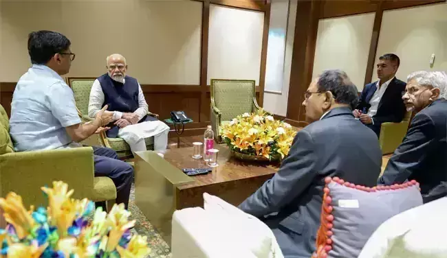PM Modi:  ఢిల్లీ చేరుకున్న మోదీ.. ఉగ్రదాడిపై ఎయిర్పోర్టులో ఎమర్జెన్సీ భేటీ PM Modi:  ఢిల్లీ చేరుకున్న మోదీ.. ఉగ్రదాడిపై ఎయిర్పోర్టులో ఎమర్జెన్సీ భేటీ