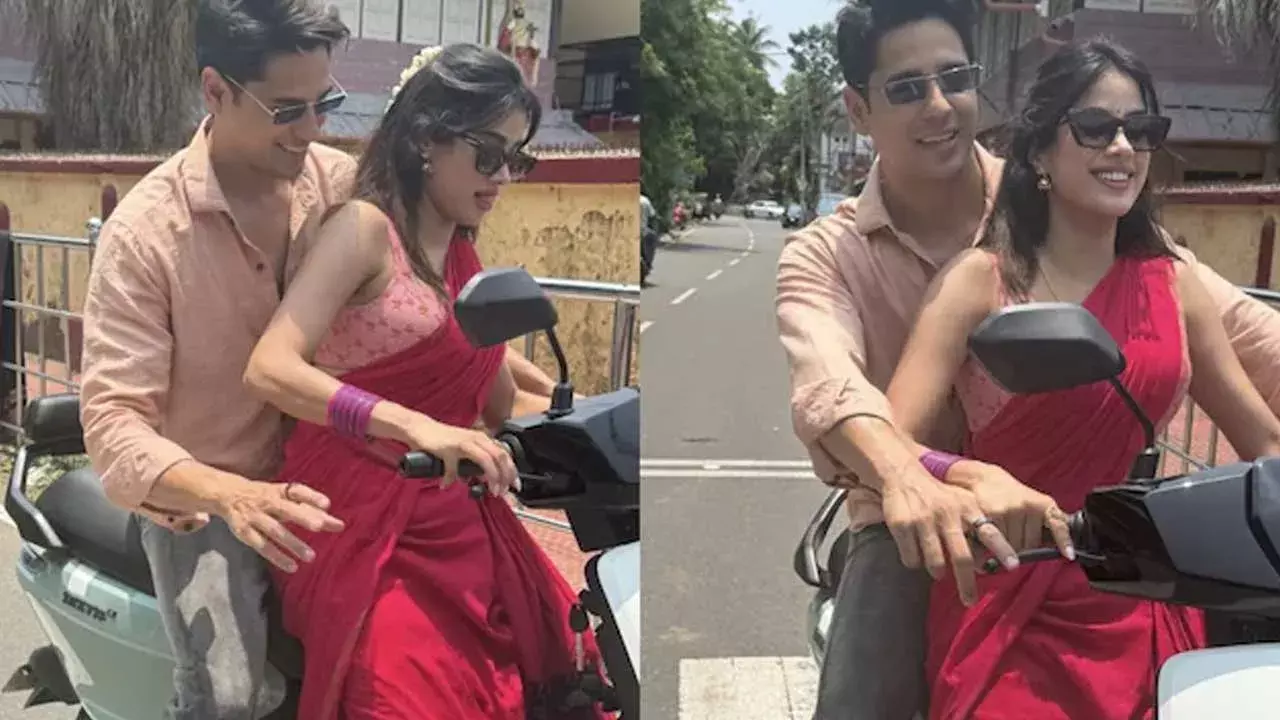 Janhvi Kapoor : జాన్వీ స్కూటీ రైడ్ Janhvi Kapoor : జాన్వీ స్కూటీ రైడ్