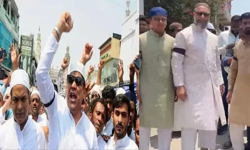 Hyderabad : చేతికి నల్ల బ్యాడ్జ్ తో ప్రార్థనలకు ఒవైసీ హాజరు Hyderabad : చేతికి నల్ల బ్యాడ్జ్ తో ప్రార్థనలకు ఒవైసీ హాజరు