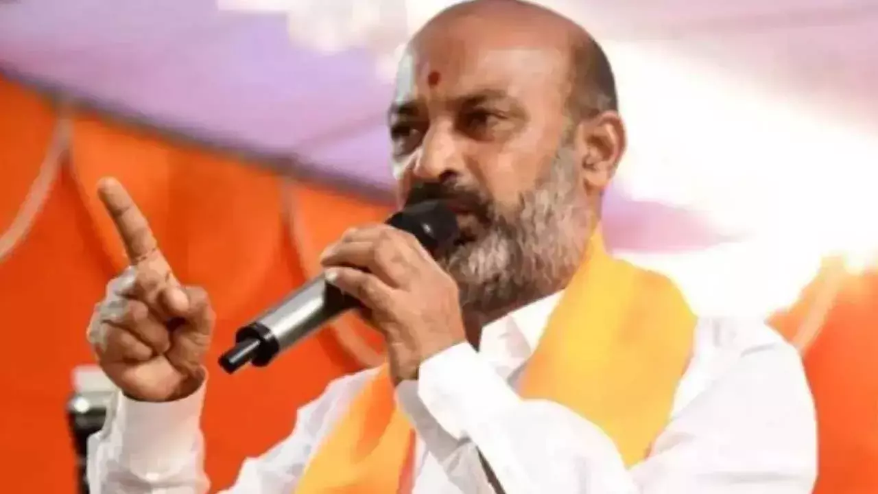 Bandi Sanjay : పాక్ వెన్నులో వణుకుపుట్టేలా దాడి..బండి సంజయ్ స్టేట్ మెంట్ Bandi Sanjay : పాక్ వెన్నులో వణుకుపుట్టేలా దాడి..బండి సంజయ్ స్టేట్ మెంట్