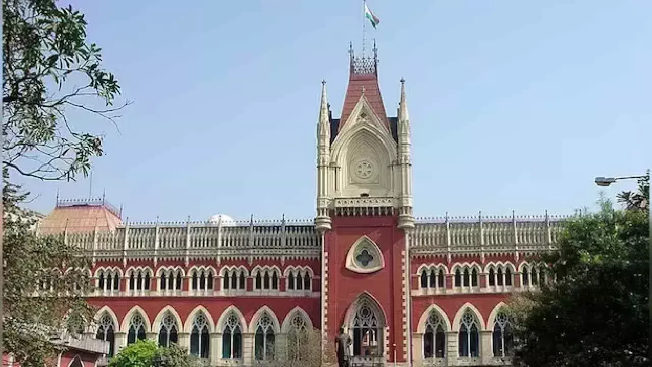 Calcutta High Court: మైనర్ శరీర భాగాలు ముట్టుకోవటం అత్యాచారం కాదు గానీ Calcutta High Court: మైనర్ శరీర భాగాలు ముట్టుకోవటం అత్యాచారం కాదు గానీ