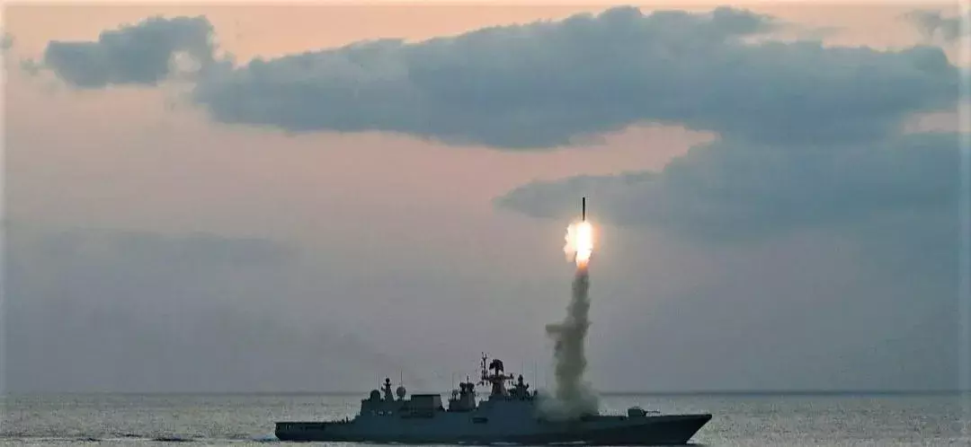 Pahalgam attack: యాంటీ షిప్ మిసైల్స్ను పరీక్షించిన భారత నౌకాదళం! Pahalgam attack: యాంటీ షిప్ మిసైల్స్ను పరీక్షించిన భారత నౌకాదళం!