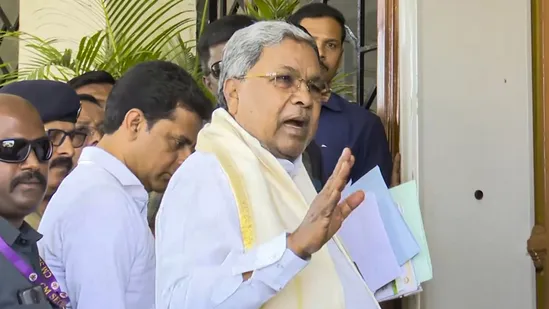 Siddaramaiah: పాకిస్థాన్ తో యుద్ధం వ్యాఖ్యలపై క్లారిటీ ఇచ్చిన సిద్ధరామయ్య Siddaramaiah: పాకిస్థాన్ తో యుద్ధం వ్యాఖ్యలపై క్లారిటీ ఇచ్చిన సిద్ధరామయ్య