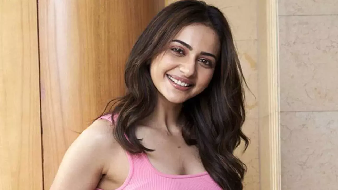 Rakul Preet Singh : కాస్మో టిక్ సర్జరీ చేయించుకోవాలనుకుంటే తప్పు లేదు : రకుల్ Rakul Preet Singh : కాస్మో టిక్ సర్జరీ చేయించుకోవాలనుకుంటే తప్పు లేదు : రకుల్