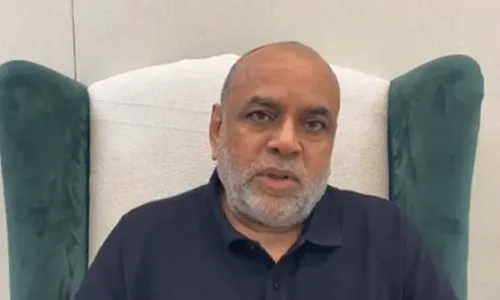 మోకాలి గాయం నయం కావడానికి మూత్రం తాగాను: పరేష్ రావల్ మోకాలి గాయం నయం కావడానికి మూత్రం తాగాను: పరేష్ రావల్