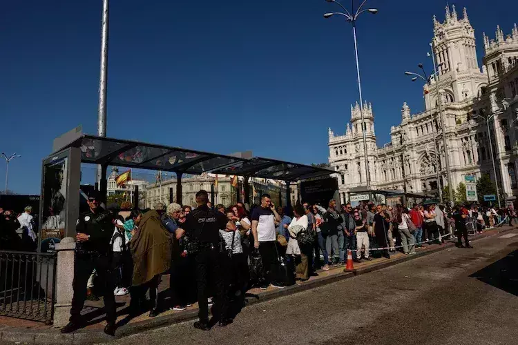 Power Outage:  యూరోపియన్ విద్యుత్ గ్రిడ్లో  సమస్య..స్పెయిన్, పోర్చుగల్లో స్తంభించిన జనజీవనం Power Outage:  యూరోపియన్ విద్యుత్ గ్రిడ్లో  సమస్య..స్పెయిన్, పోర్చుగల్లో స్తంభించిన జనజీవనం