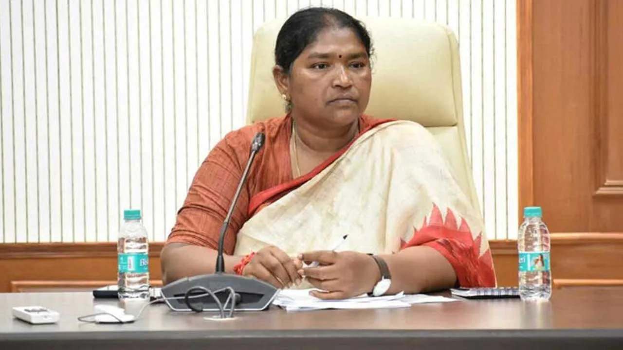 Minister Seethakka : రాజీవ్ యువ వికాస స్కీంలో దివ్యాంగులకు ఐదు శాతం Minister Seethakka : రాజీవ్ యువ వికాస స్కీంలో దివ్యాంగులకు ఐదు శాతం