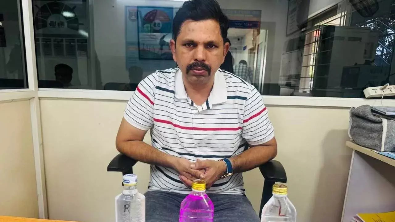 TG : ఏసీబీ వలలో శామీర్ పేట ఎస్పై.. రెడ్ హ్యాండెడ్ గా అరెస్ట్ TG : ఏసీబీ వలలో శామీర్ పేట ఎస్పై.. రెడ్ హ్యాండెడ్ గా అరెస్ట్