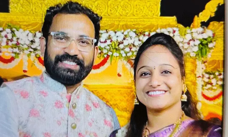 సింహాచల ఆలయ గోడ కూలిన ఘటనలో టెకీ దంపతులు సహా 8 మంది మృతి సింహాచల ఆలయ గోడ కూలిన ఘటనలో టెకీ దంపతులు సహా 8 మంది మృతి