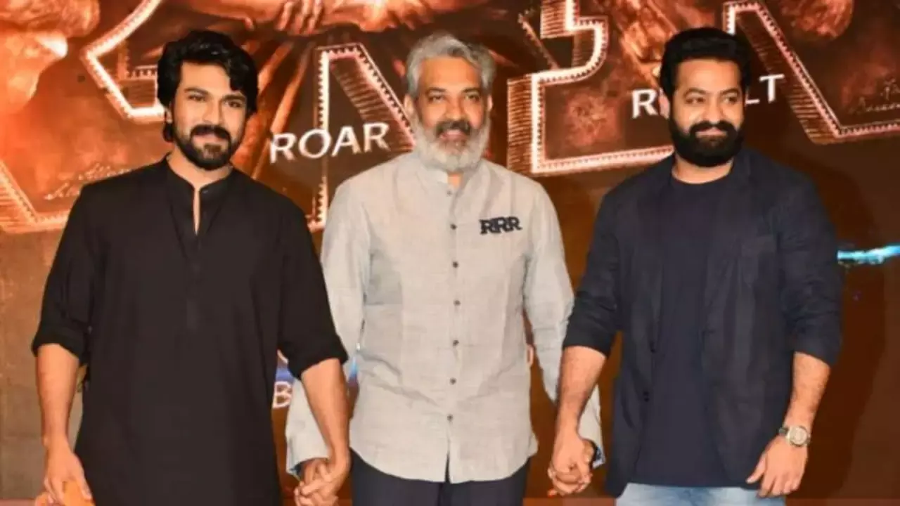 Rajamouli RRR :  మరోసారి కలుస్తోన్న ఆర్ఆర్ఆర్ టీమ్ Rajamouli RRR :  మరోసారి కలుస్తోన్న ఆర్ఆర్ఆర్ టీమ్