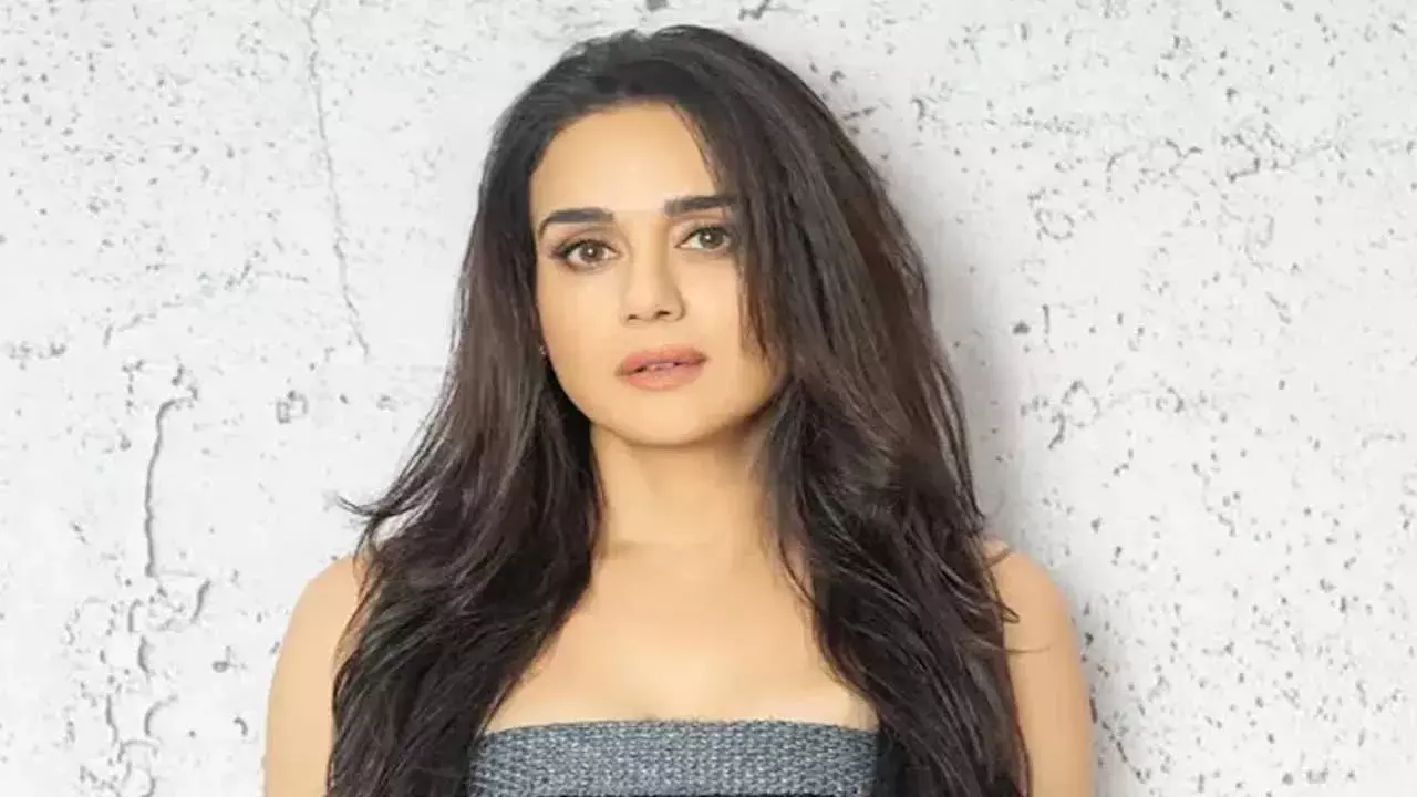 Preity Zinta : అభిమానికి ప్రీతి జింటా సారీ Preity Zinta : అభిమానికి ప్రీతి జింటా సారీ