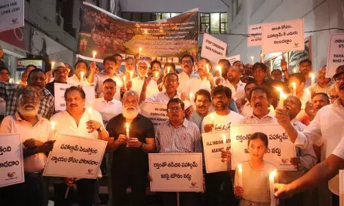 TFPC :  పహల్గామ్ లో చనిపోయిన వారికి  24 క్రాఫ్ట్స్ నివాళి TFPC :  పహల్గామ్ లో చనిపోయిన వారికి  24 క్రాఫ్ట్స్ నివాళి