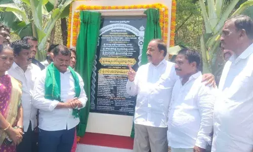 TG : ఎమ్మెల్యే అంటే పిచ్చోడిలా కనిపిస్తుండా.. అధికారుల తీరుపై తీవ్ర ఆగ్రహం TG : ఎమ్మెల్యే అంటే పిచ్చోడిలా కనిపిస్తుండా.. అధికారుల తీరుపై తీవ్ర ఆగ్రహం