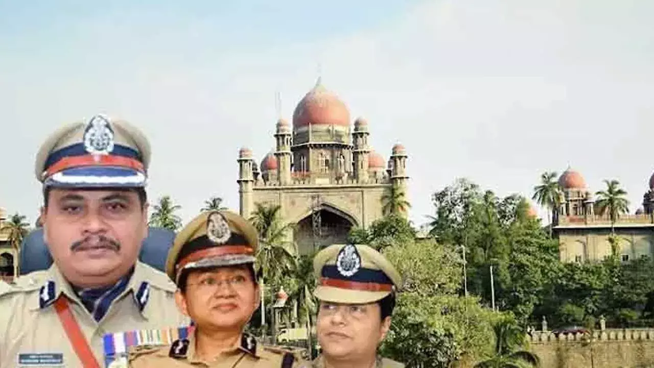 Bhoodan Land Issue : భూదాన్ భూముల వ్యవహారం.. ఐపీఎస్లకు చుక్కెదురు! Bhoodan Land Issue : భూదాన్ భూముల వ్యవహారం.. ఐపీఎస్లకు చుక్కెదురు!