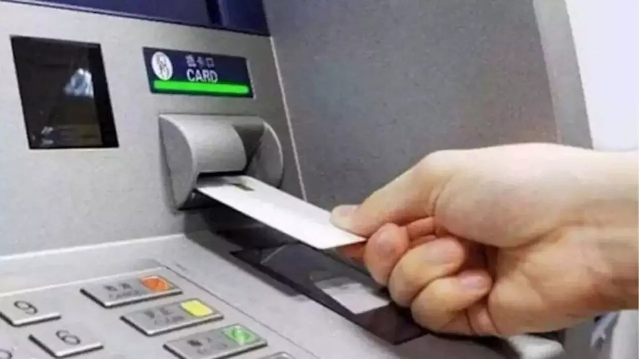 ATM Charges: నేటి నుంచి ఏటీఎం ఛార్జీల బాదుడు ATM Charges: నేటి నుంచి ఏటీఎం ఛార్జీల బాదుడు