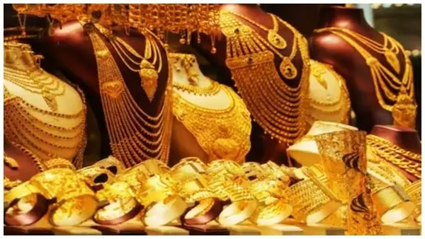 gold: భారీగా దిగొస్తున్న బంగారం ధర gold: భారీగా దిగొస్తున్న బంగారం ధర
