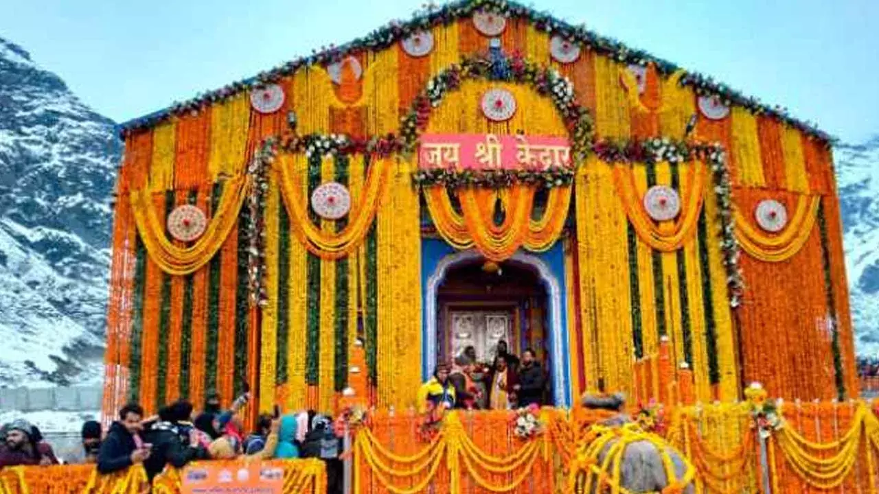 Kedarnath Temple : తెరుచుకున్న కేదార్‌నాథ్ ఆలయం.. 13 వందల కిలోల బంతిపూలతో అలంకరణ