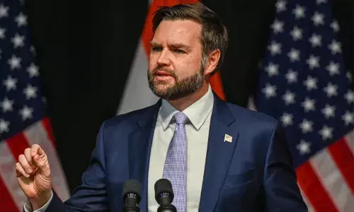 ఉగ్ర వేటలో భారత్ కు సహకరించండి.. పాక్ ను కోరిన యూఎస్ ఉపాధ్యక్షుడు ఉగ్ర వేటలో భారత్ కు సహకరించండి.. పాక్ ను కోరిన యూఎస్ ఉపాధ్యక్షుడు