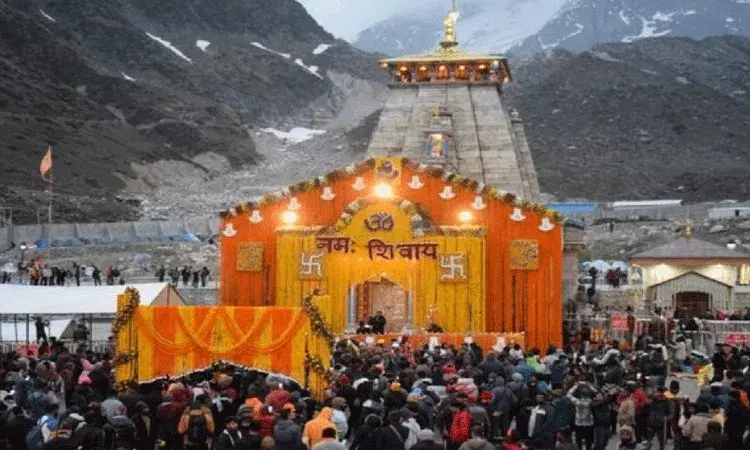 తెరుచుకున్న కేదార్‌నాథ్ ఆలయ ద్వారాలు.. 12వేల మందికి పైగా భక్తులు హాజరు ..