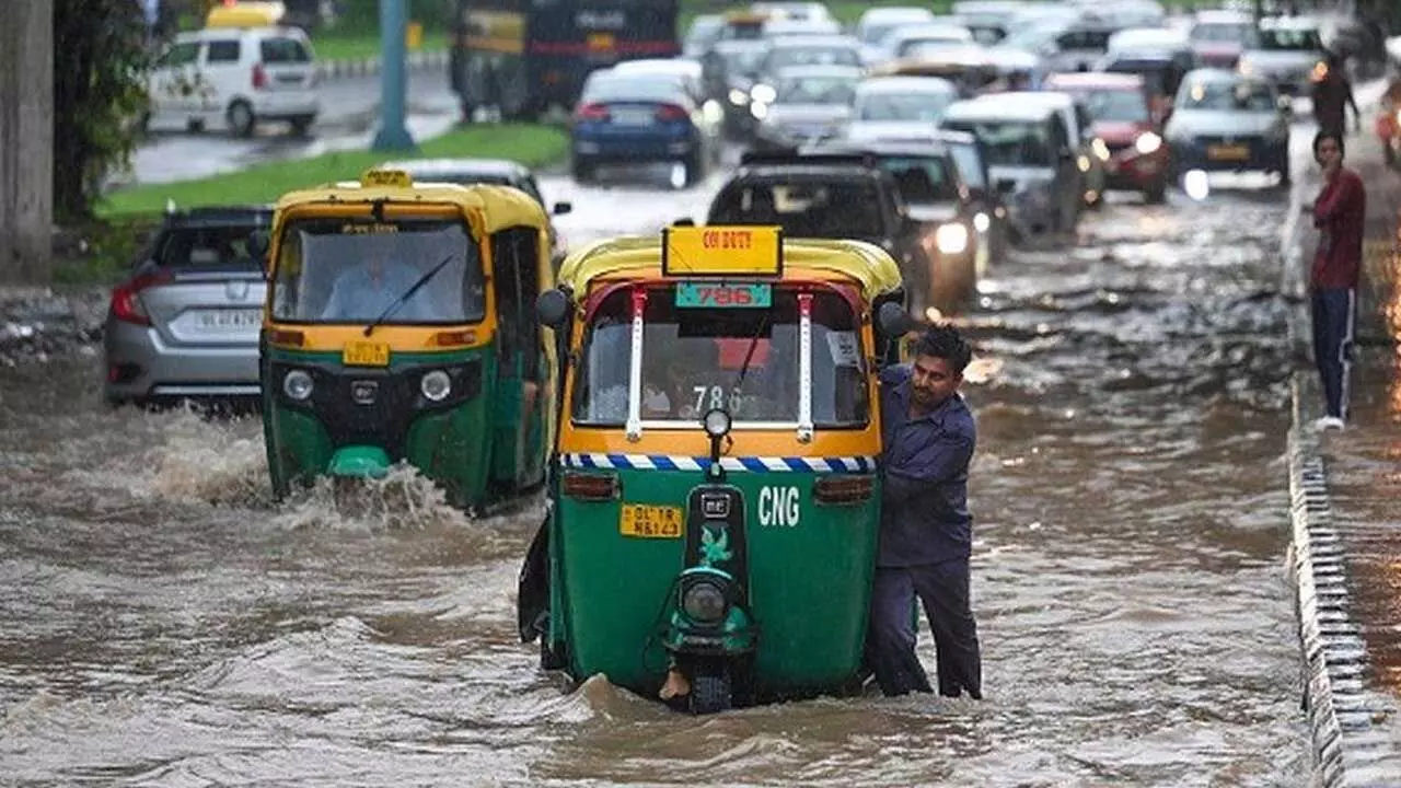 Delhi Heavy Rains : ఢిల్లీని ముంచెత్తిన వాన Delhi Heavy Rains : ఢిల్లీని ముంచెత్తిన వాన