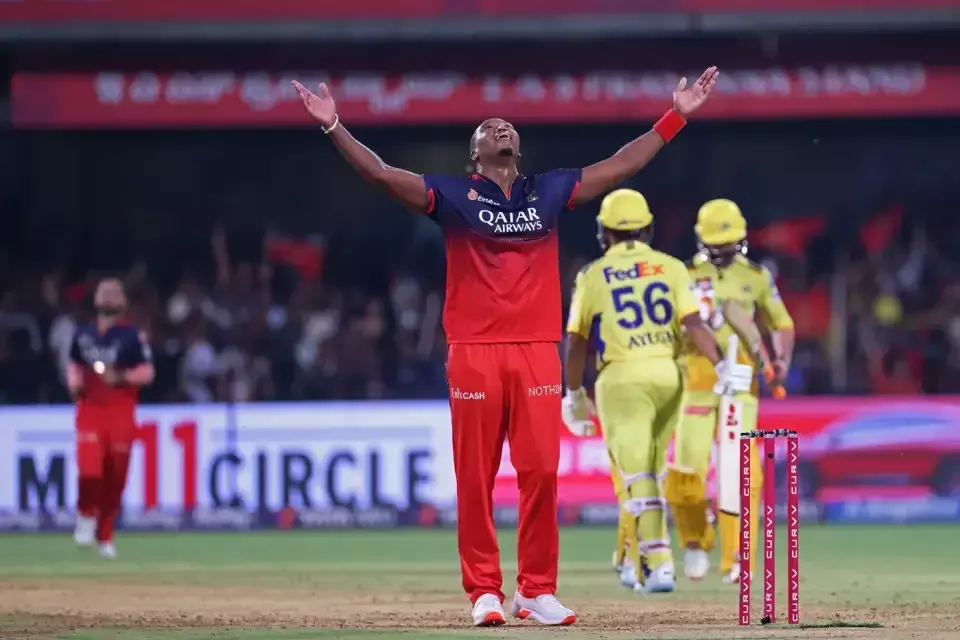 IPL: ఉత్కంఠపోరులో బెంగళూరు విజయం IPL: ఉత్కంఠపోరులో బెంగళూరు విజయం