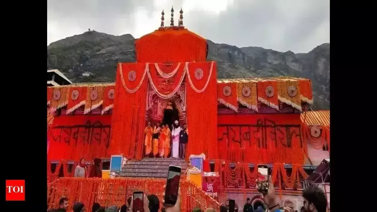 Char Dham Yatra 2025: తెరుచుకున్న బద్రీనాథ్ ఆలయం Char Dham Yatra 2025: తెరుచుకున్న బద్రీనాథ్ ఆలయం
