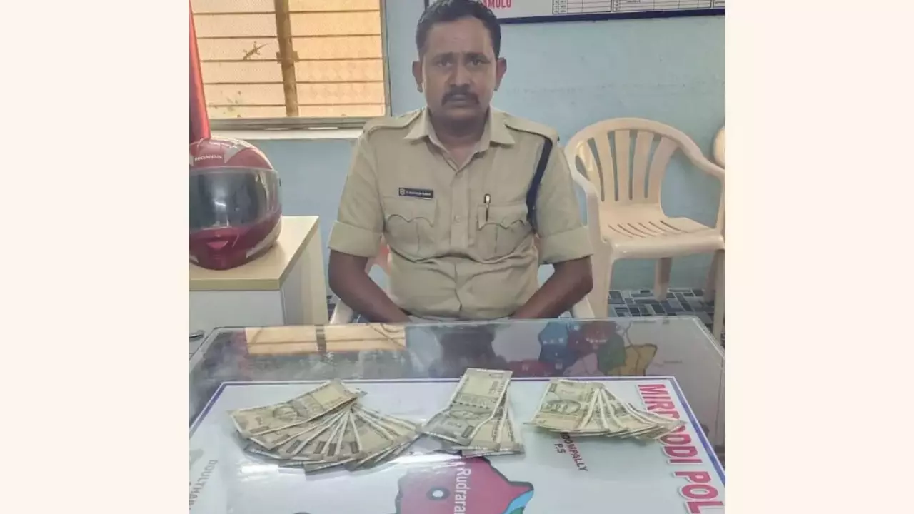 ACB Raids : మిరుదొడ్డి పోలీస్ స్టేషన్ పై ఏసీబీ దాడులు ACB Raids : మిరుదొడ్డి పోలీస్ స్టేషన్ పై ఏసీబీ దాడులు