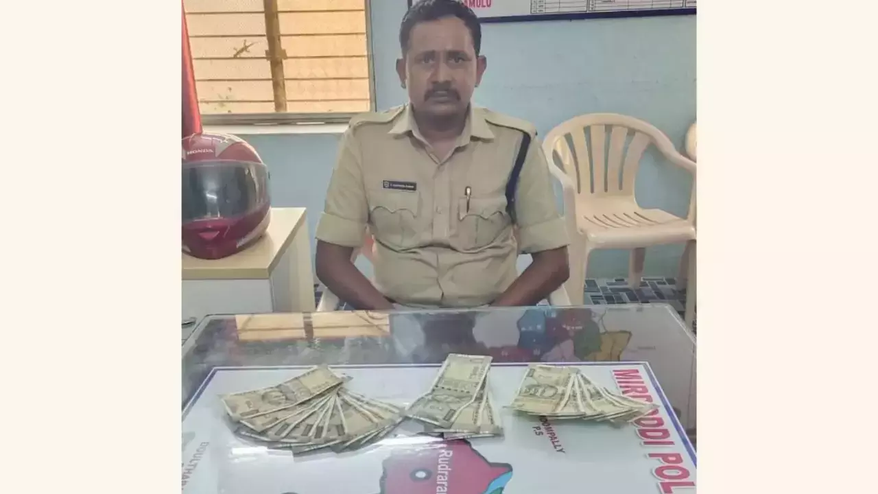 ACB Raids : మిరుదొడ్డి పోలీస్ స్టేషన్ పై ఏసీబీ దాడులు ACB Raids : మిరుదొడ్డి పోలీస్ స్టేషన్ పై ఏసీబీ దాడులు