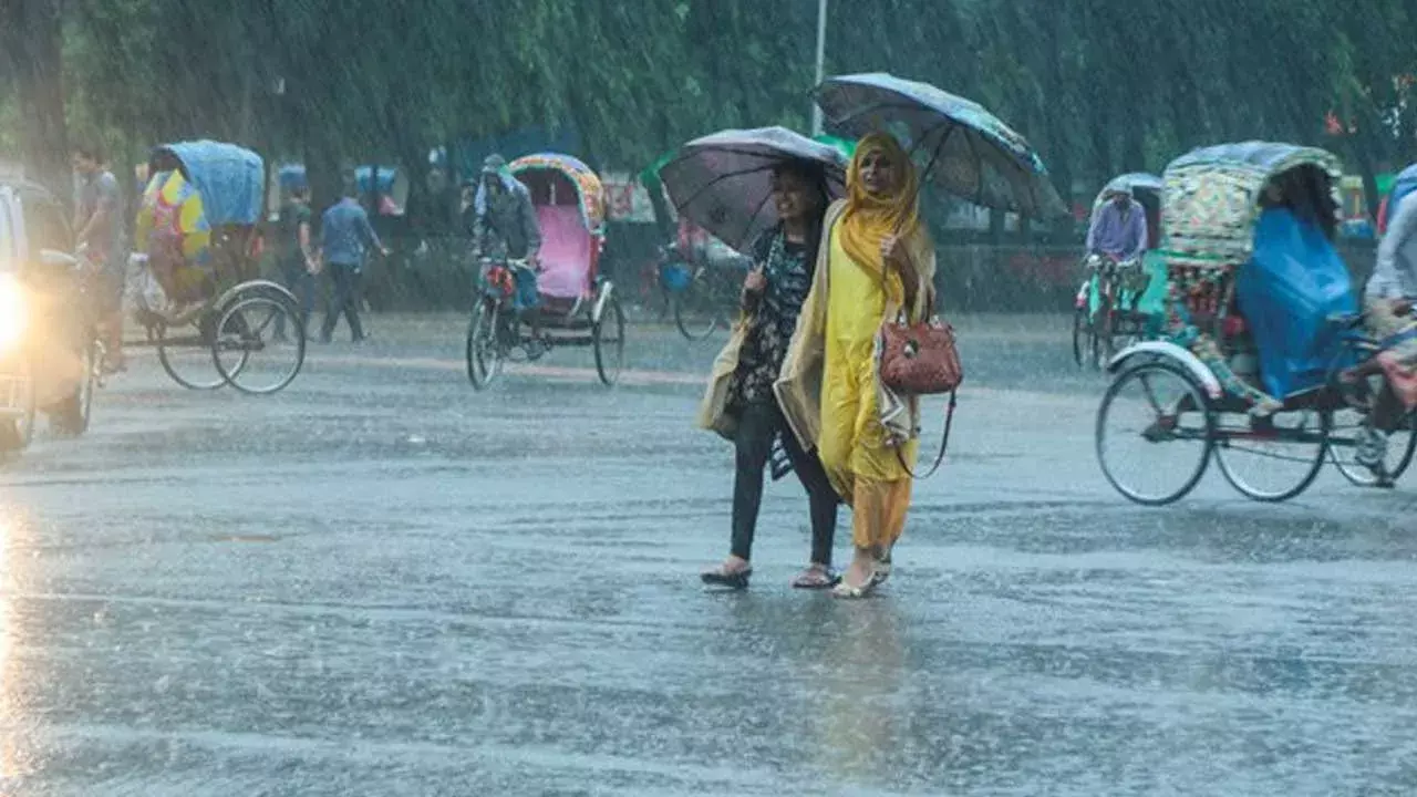 Heavy Rains : తెలంగాణలో రేపటి నుంచి భారీ వర్షాలు Heavy Rains : తెలంగాణలో రేపటి నుంచి భారీ వర్షాలు