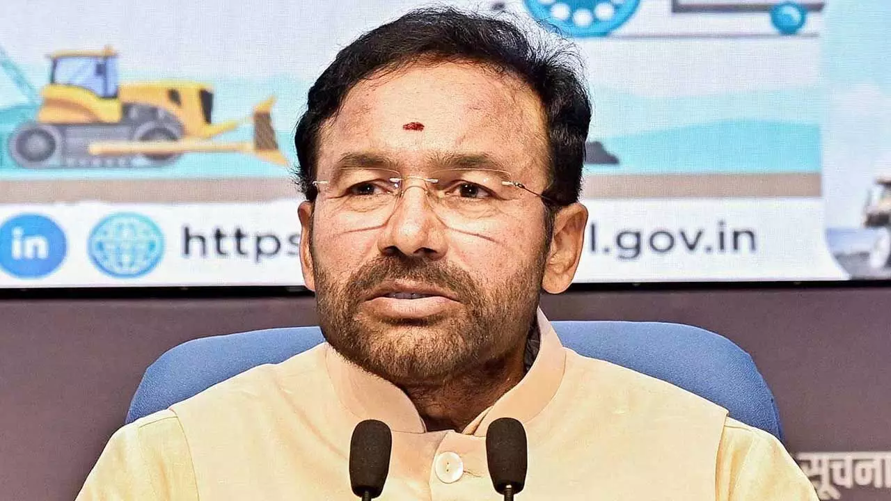 Kishan Reddy : ముస్లింలను బీసీల్లో కలపడం రాజ్యాంగ విరుద్ధం : కిషన్ రెడ్డి Kishan Reddy : ముస్లింలను బీసీల్లో కలపడం రాజ్యాంగ విరుద్ధం : కిషన్ రెడ్డి