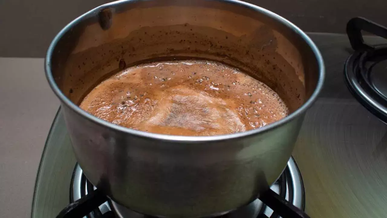 Reheating Tea : ఛాయ్ ను వేడి చేస్తున్నారా .. అయితే డేంజర్ లో ఉన్నట్లే ! Reheating Tea : ఛాయ్ ను వేడి చేస్తున్నారా .. అయితే డేంజర్ లో ఉన్నట్లే !