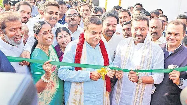 GADKARI: తెలంగాణ రూపురేఖలు మారుస్తాం: గడ్కరీ GADKARI: తెలంగాణ రూపురేఖలు మారుస్తాం: గడ్కరీ