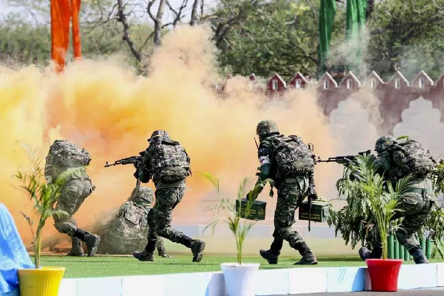 Mock Drill: దాడుల్ని ఎదుర్కోవడంపై అన్ని రాష్ట్రాల్లో రేపు మాక్ డ్రిల్ Mock Drill: దాడుల్ని ఎదుర్కోవడంపై అన్ని రాష్ట్రాల్లో రేపు మాక్ డ్రిల్