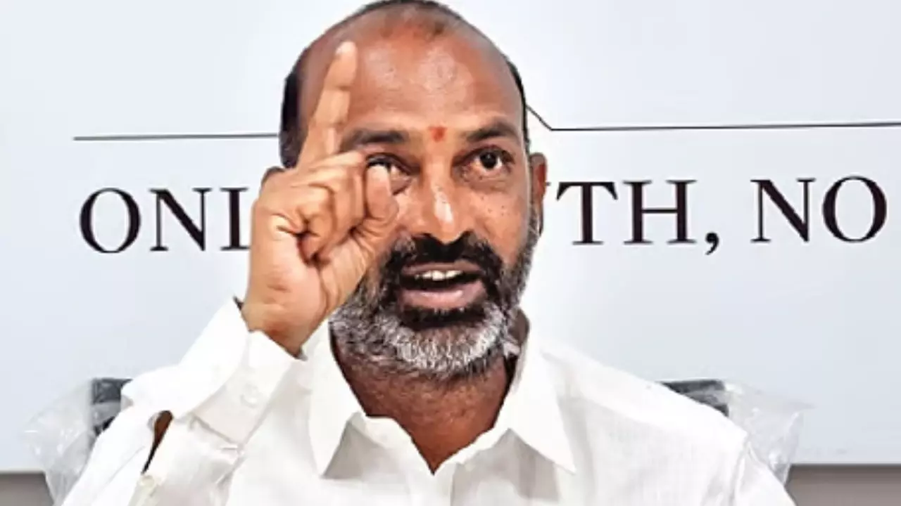 Bandi Sanjay : కాంగ్రెస్ ఖేల్ ఖతం.. దుకాణం బంద్ : బండి సంజయ్ Bandi Sanjay : కాంగ్రెస్ ఖేల్ ఖతం.. దుకాణం బంద్ : బండి సంజయ్