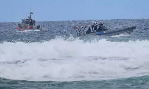 Boat Capsize:  అమెరికాలో బోటు మునక.. Boat Capsize:  అమెరికాలో బోటు మునక..