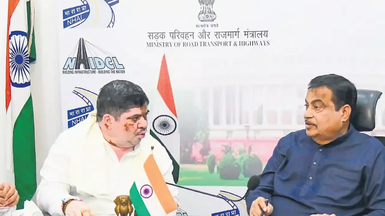 Minister Ponnam : రూ.98.35కోట్లు ఇవ్వండి .. కేంద్రమంత్రి గడ్కరీకి మంత్రి పొన్నం లేఖ Minister Ponnam : రూ.98.35కోట్లు ఇవ్వండి .. కేంద్రమంత్రి గడ్కరీకి మంత్రి పొన్నం లేఖ