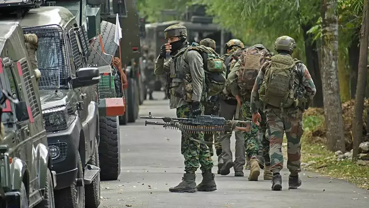 Indian Army: పాక్ రేంజర్ల కాల్పులు.. భారత జవాన్ మృతి Indian Army: పాక్ రేంజర్ల కాల్పులు.. భారత జవాన్ మృతి