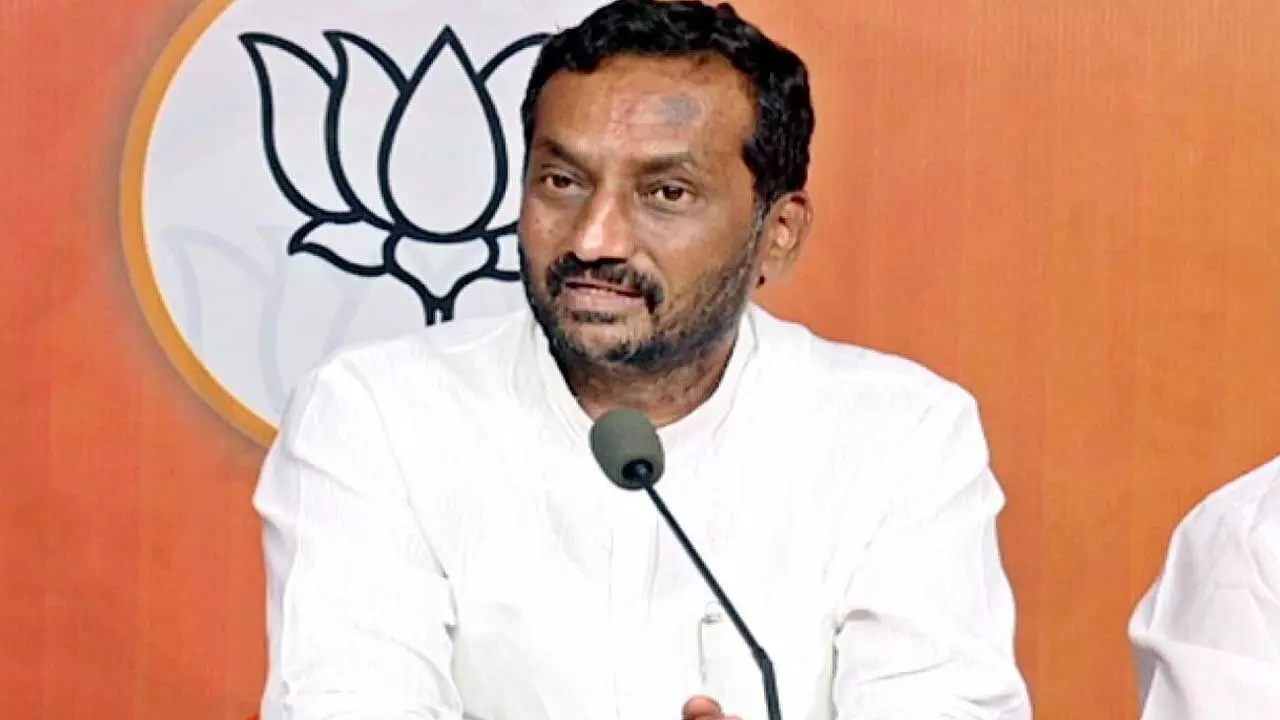 MP Raghunandan Rao : కేంద్రంపై బురద చల్లే ప్రయత్నం మానుకోవాలి : ఎంపీ రఘునందన్ రావు MP Raghunandan Rao : కేంద్రంపై బురద చల్లే ప్రయత్నం మానుకోవాలి : ఎంపీ రఘునందన్ రావు