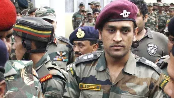 dhoni: యుద్ధ రంగంలోకి ధోనీ..? dhoni: యుద్ధ రంగంలోకి ధోనీ..?