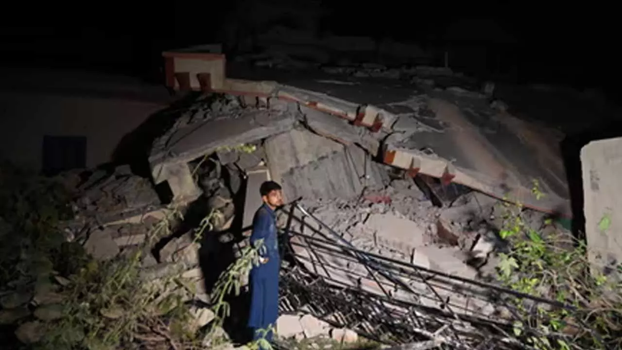 Earthquake : పాకిస్థాన్లో భూకంపం.. ప్రకృతి కూడా వదలడం లేదు Earthquake : పాకిస్థాన్లో భూకంపం.. ప్రకృతి కూడా వదలడం లేదు
