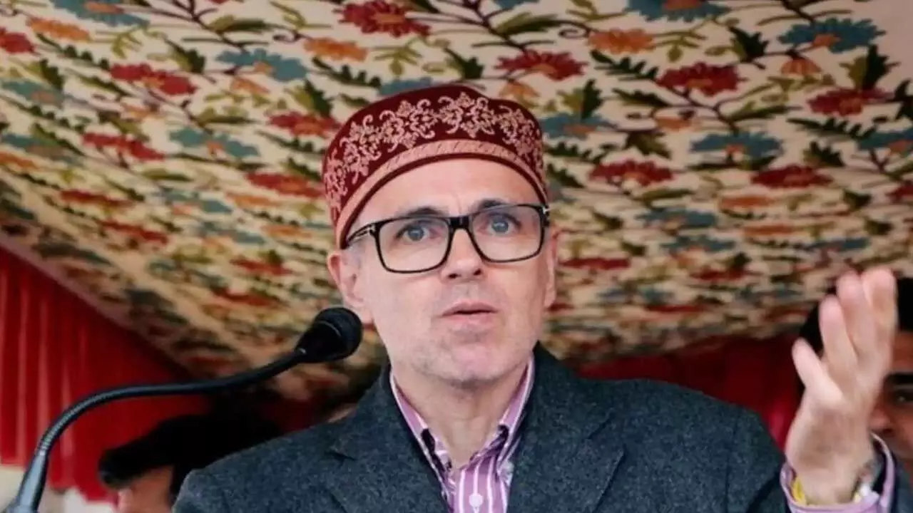 CM Omar Abdullah : సైన్యాధికారిని ప్రశంసించిన జమ్ము కశ్మీర్ సీఎం ఒమర్ అబ్దుల్లా CM Omar Abdullah : సైన్యాధికారిని ప్రశంసించిన జమ్ము కశ్మీర్ సీఎం ఒమర్ అబ్దుల్లా