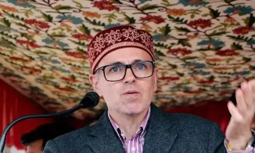 CM Omar Abdullah : సైన్యాధికారిని ప్రశంసించిన జమ్ము కశ్మీర్ సీఎం ఒమర్ అబ్దుల్లా CM Omar Abdullah : సైన్యాధికారిని ప్రశంసించిన జమ్ము కశ్మీర్ సీఎం ఒమర్ అబ్దుల్లా