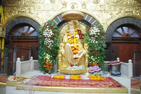 Shirdi Sai Baba Temple: షిర్డీ బాబా భక్తులకు అలెర్ట్. Shirdi Sai Baba Temple: షిర్డీ బాబా భక్తులకు అలెర్ట్.