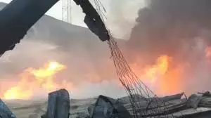 Fire break out: భారీ అగ్నిప్రమాదం.. అగ్నికి ఆహుతైన 22 గోదాములు..! Fire break out: భారీ అగ్నిప్రమాదం.. అగ్నికి ఆహుతైన 22 గోదాములు..!