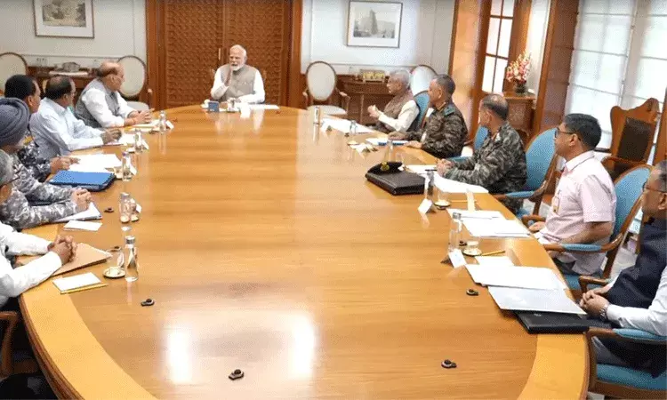 ప్రధాని నివాసంలో ఉన్నత స్థాయి సమావేశం.. CDS, 3 సేవా అధిపతులు హాజరు.. ప్రధాని నివాసంలో ఉన్నత స్థాయి సమావేశం.. CDS, 3 సేవా అధిపతులు హాజరు..