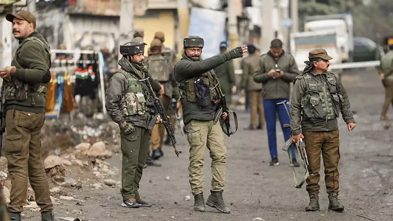 Jammu and Kashmir : జమ్మూ కశ్మీర్లో ఎన్కౌంటర్.. ముగ్గురు ఉగ్రవాదులు హతం! Jammu and Kashmir : జమ్మూ కశ్మీర్లో ఎన్కౌంటర్.. ముగ్గురు ఉగ్రవాదులు హతం!