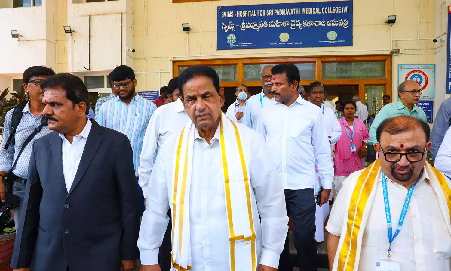 BR Naidu: టీటీడీ ఛైర్మన్ స్విమ్స్ సందర్శించి , రోగుల సమస్యలపై ఆరా BR Naidu: టీటీడీ ఛైర్మన్ స్విమ్స్ సందర్శించి , రోగుల సమస్యలపై ఆరా