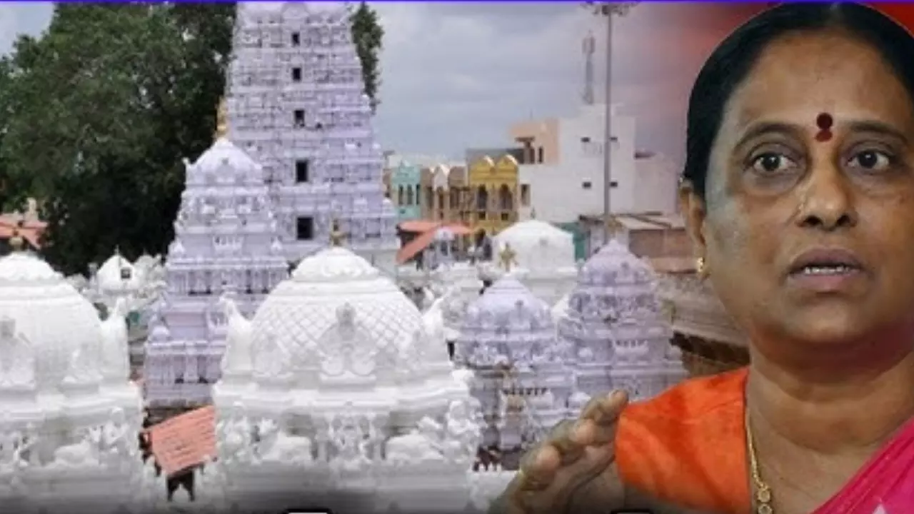 Minister Surekha : వేములవాడ ఘటనపై మంత్రి సురేఖ ఆరా Minister Surekha : వేములవాడ ఘటనపై మంత్రి సురేఖ ఆరా