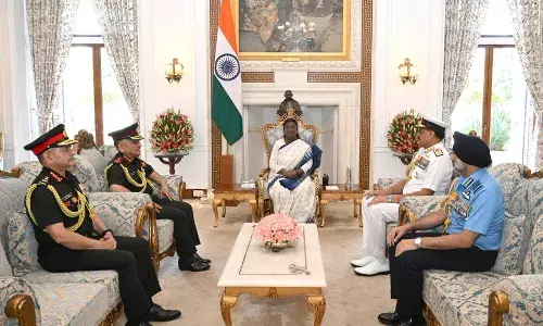 Droupadi Murmu: రాష్ట్రపతి తో సీడీఎస్, త్రివిధ దళాధిపతుల సమావేశం Droupadi Murmu: రాష్ట్రపతి తో సీడీఎస్, త్రివిధ దళాధిపతుల సమావేశం